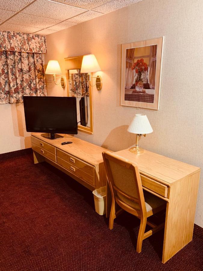 Coliseum Inn & Suites - Garden City Long Island East Meadow Eksteriør billede